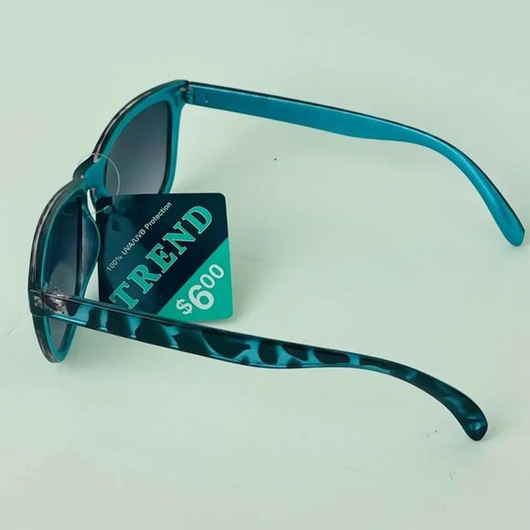 SG00688 Classic Trend Sunglasses For Women Wrap 100% UVA-UVB Protection, Blue - Picture 3 of 6